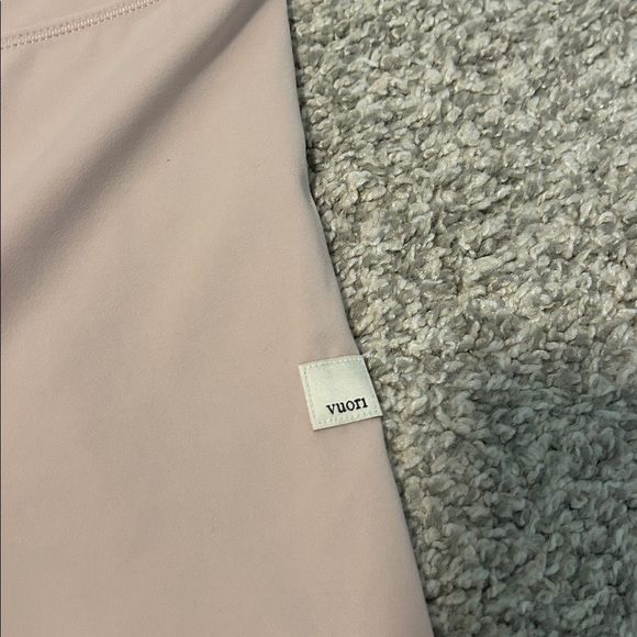 Vuori all the form bra and biker shorts set - Picture 5 of 12